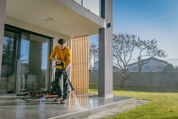 Animal Enclosure Cleaning in Combined Locks, WI